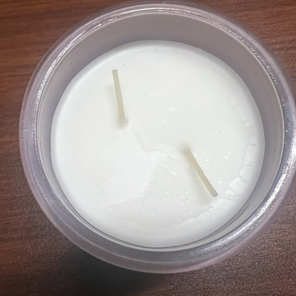 NEW 2-wick Lavender + Eucalyptus Scented Candle 14.5 oz - Picture 3 of 5